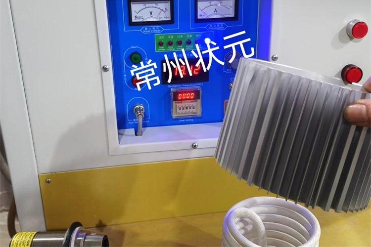 中频机壳加热设备-常州尊龙凯时人生就是搏!官网电器.jpg